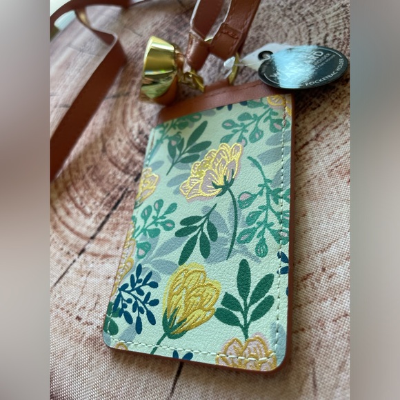 NWT- 2 Flashy Bath & Body Wearable ID school Lanyards w/ Pocket Bac Holders - Picture 6 of 11